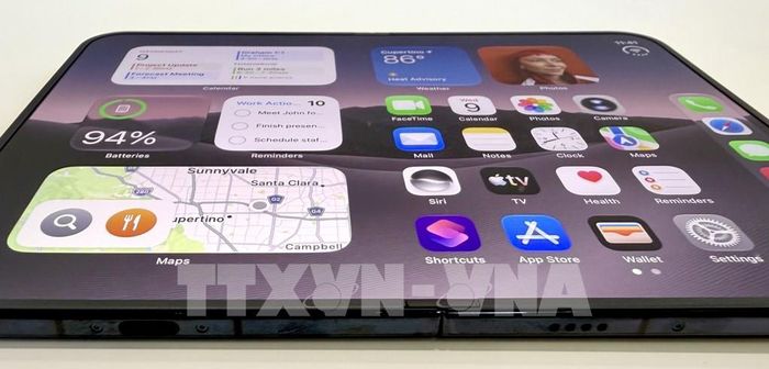 Tập đoàn Apple giới thiệu mẫu điện thoại gập đầu tiên của hãng iPhone Duo tại trụ sở Apple Park ở Cupertino, bang California, Mỹ, ngày 9/9/2026. Ảnh: Yonhap/TTXVN