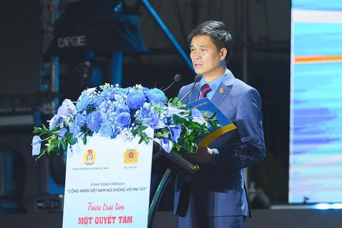 Ông Ngọ Duy Hiểu, Phó Chủ tịch Thường trực Tổng LĐLĐVN, Ủy viên Ban Chỉ đạo Trung ương Chương trình mục tiêu quốc gia phòng, chống ma túy, phát biểu tại buổi lễ. Ảnh: Đàm Thanh