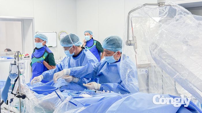 Can thiệp cấp cứu thành công 2 bệnh nhân nhồi máu cơ tim cấp và bán cấp.