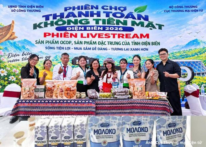 Đại diện Ban Tổ chức chụp ảnh chung cùng các chủ thể doanh nghiệp
