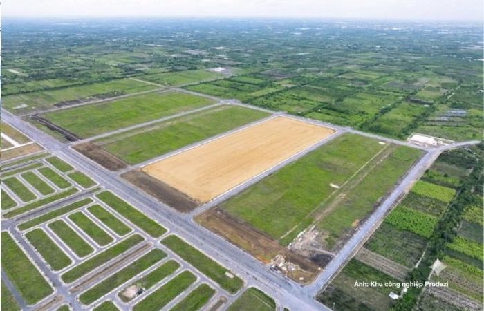 Toàn cảnh khu công nghiệp Prodezi và tiến độ san lấp mặt bằng.