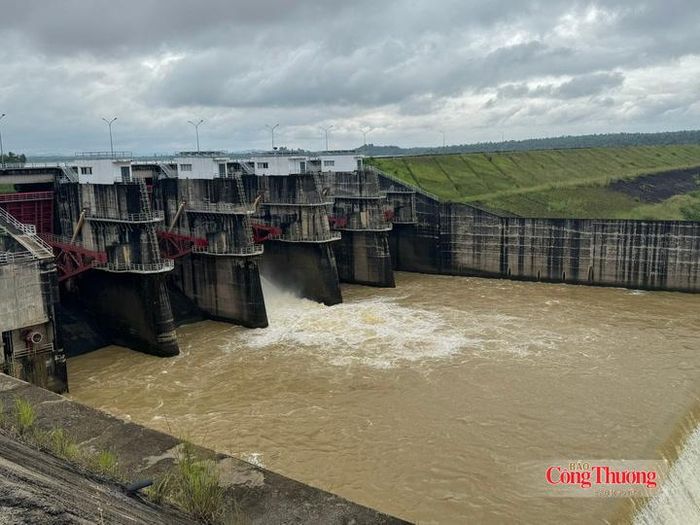 Đập tràn nhà máy Thủy điện Buôn Kuốp trên lưu vực sông Srêpốk.