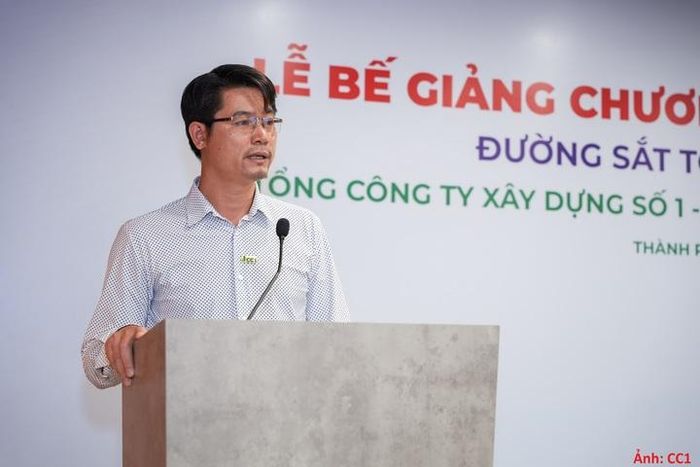 Anh Dương Xuân Sang - đại diện các học viên đã hoàn thành Chương trình đào tạo chuyên sâu “Đường sắt tốc độ cao - Đường sắt đô thị” chia sẻ tại chương trình.