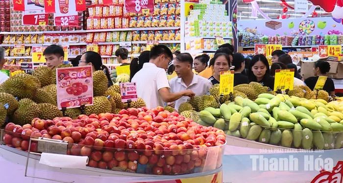 Nhiều chương trình khuyến mại, kích cầu tiêu dùng được triển khai thu hút khách hàng.
