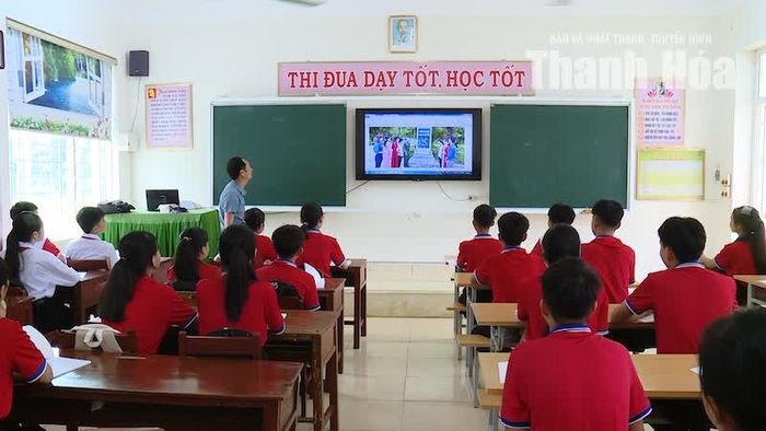 Giáo dục truyền thống lịch sử được lồng ghép trong những giờ học trên lớp.