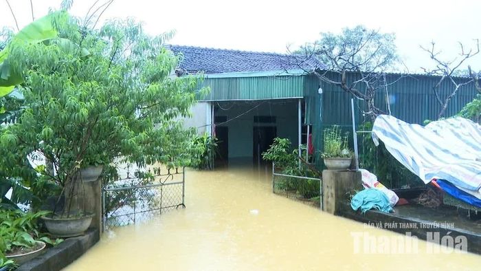 Ngày 19/9, nhiều khu vực dân cư ngoại đê sông Cầu Chày vẫn bị ngập.