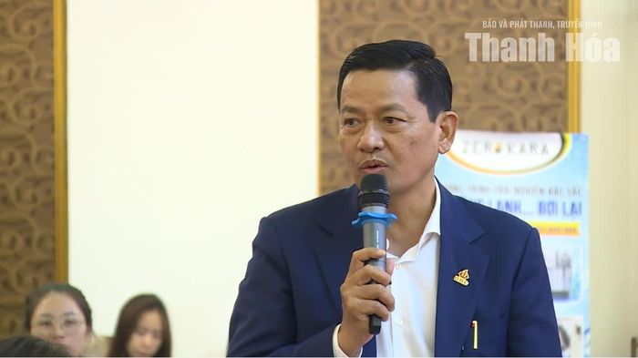 Ông Trịnh Tiến Dũng, Chủ tịch HĐQT Công ty Cổ phần Cơ khí Xây dựng Thương mại Đại Dũng thảo luận tại hội nghị.