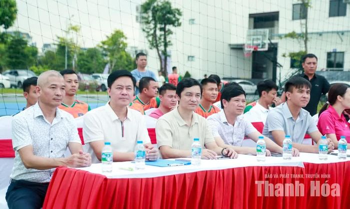 Các đại biểu tham dự lễ khai mạc.
