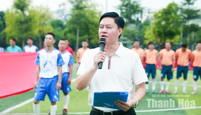 Phó Giám đốc Sở Văn hóa, Thể thao và Du lịch Nguyễn Duy Tự - Phó Trưởng Ban Tổ chức Giải bóng đá 7 người các sở, ban, ngành tỉnh Thanh Hóa năm 2026 phát biểu khai mạc.