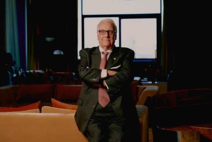 Howard Buffett là người con thứ hai trong số ba con của Warren Buffett. (Ảnh: WSJ).