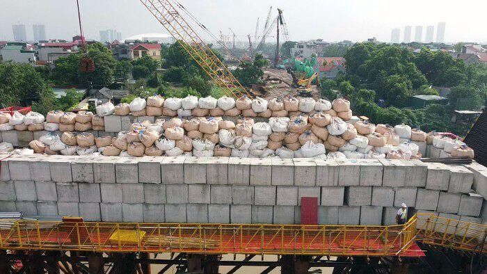 Tuy nhiên, nút giao Nghi Tàm, cầu dẫn phía Nghi Tàm và cầu đúc hẫng vượt sông Đuống đang chậm hơn yêu cầu, cần tiếp tục tập trung đẩy nhanh. 