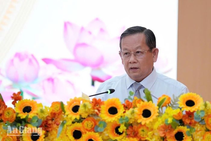 Ông Nguyễn Hoàng Thông, Giám đốc Sở Nội vụ An Giang, làm Tổ trưởng tổ xây dựng đề án. Ảnh: TÂY HỒ