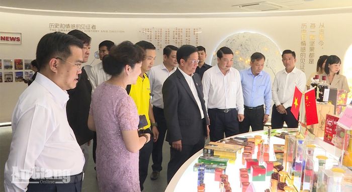 Đoàn công tác tỉnh An Giang kết nối hợp tác với Trung tâm Giao dịch hàng hóa Việt Nam - Trung Quốc.