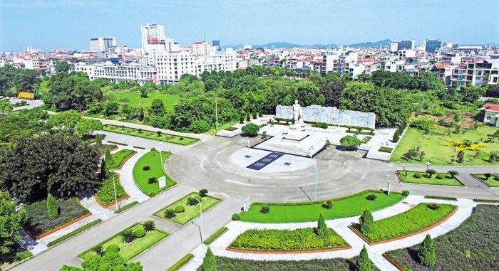  Công viên Hoàng Hoa Thám, phường Bắc Giang. 