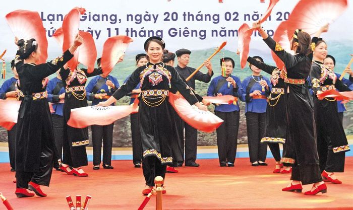  Thực hành Then - Di sản văn hóa phi vật thể đại diện của nhân loại. 