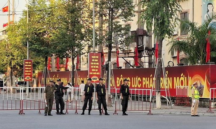  Lực lượng công an, an ninh trật tự được huy động tham gia làm nhiệm vụ.  