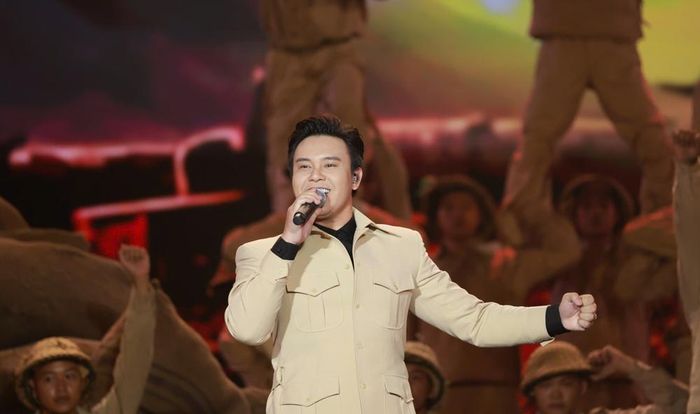  Nghệ sĩ Đông Hùng biểu diễn tại chương trình. 