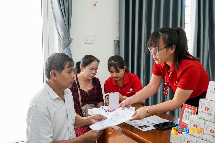 Doanh nghiệp cung cấp giải pháp số cho hộ kinh doanh. Ảnh: HỒ QUÂN