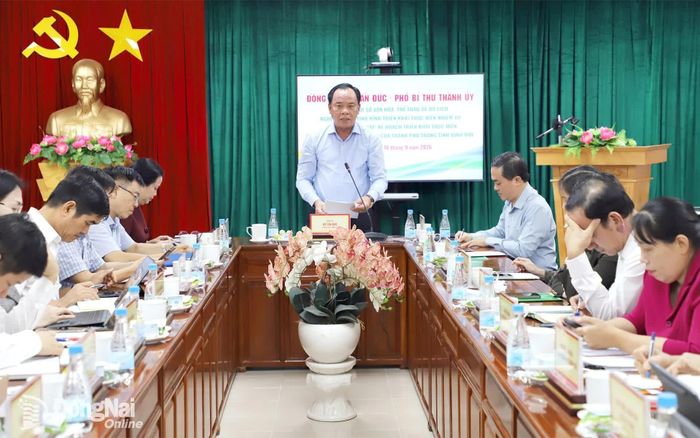 Phó Bí thư Thành ủy Võ Tấn Đức chủ trì buổi làm việc với Sở Văn hóa, Thể thao và Du lịch. Ảnh: My Ny