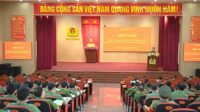  Hơn 200 đại biểu từ các tỉnh tham dự Hội nghị. Ảnh: Quốc Hùng 