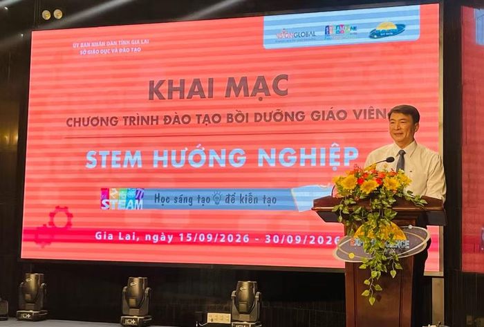 Phó Giám đốc Sở Giáo dục và Đào tạo Võ Ngọc Sỹ phát biểu khai mạc lớp tập huấn. Ảnh: Minh Hoàng