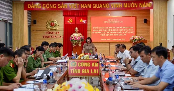 Đoàn giám sát HĐND tỉnh làm việc tại Công an tỉnh về công tác phòng cháy, chữa cháy và cứu nạn, cứu hộ. Ảnh: K.A