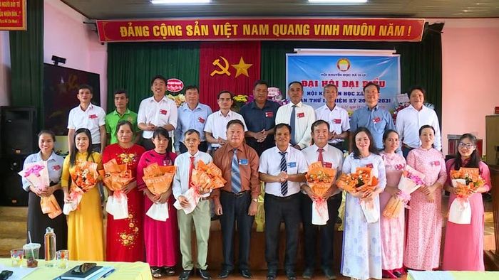 Ban Chấp hành Hội Khuyến học xã Ia Ly lần thứ I, nhiệm kỳ 2026-2031 ra mắt tại Đại hội. Ảnh: Minh Trung