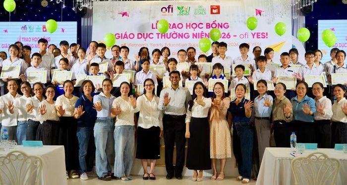 Lễ trao học bổng tiếp sức đến trường cho con của người lao động có hoàn cảnh khó khăn là hoạt động thường niên của doanh nghiệp. Ảnh: Nguyễn Muội