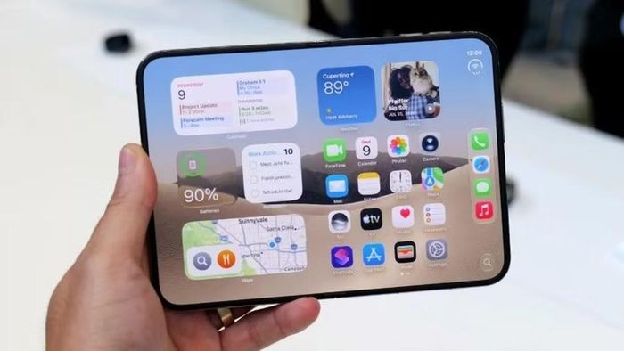  iPhone Duo được giới thiệu. Ảnh: Đoàn Thủy/Dân Trí 