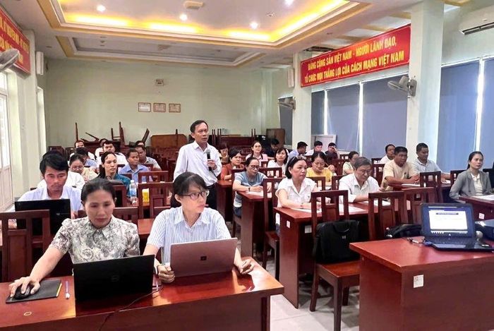Quang cảnh lớp tập huấn.