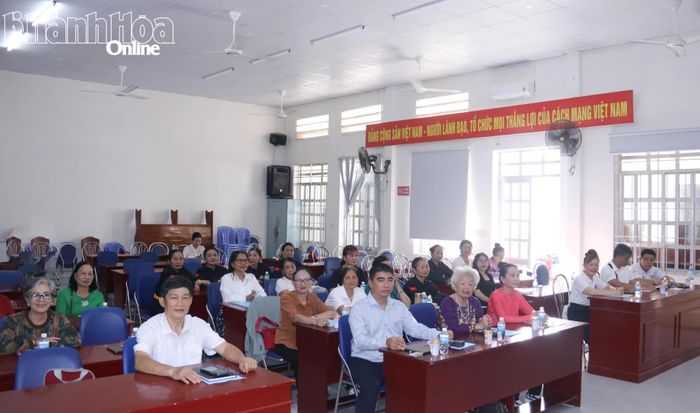 Các học viên tham gia lớp tập huấn.