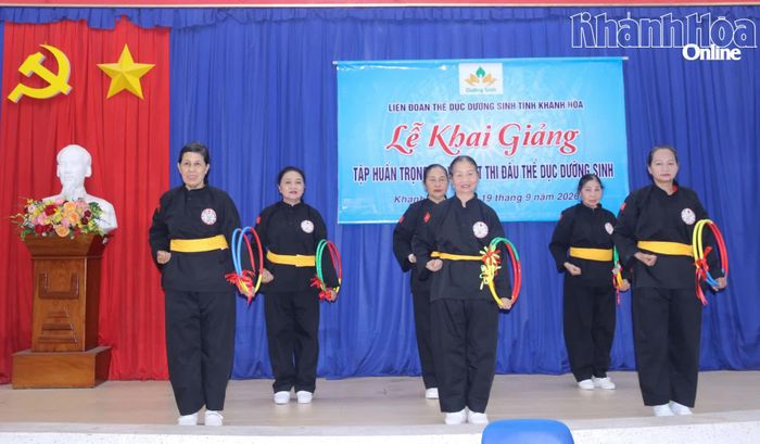 Tiết mục biểu diễn thể dục dưỡng sinh tại lớp tập huấn.