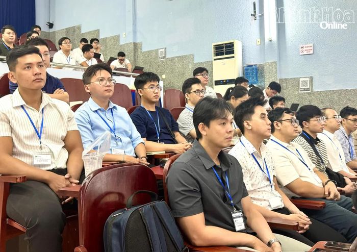 Các đại biểu tham gia hội thảo.