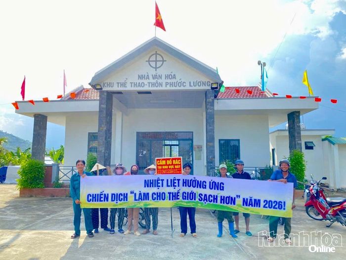 Người dân xã Diên Thọ hưởng ứng Chiến dịch "Làm cho thế giới sạch hơn".