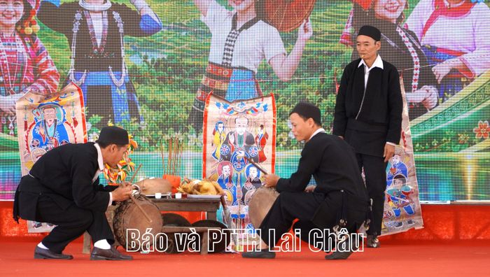 Nghi thức cúng trong lễ cấp sắc.