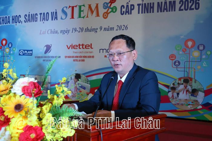 Đồng chí Vũ Tiến Hoá - Phó Giám đốc Sở Giáo dục và Đào tạo, Trưởng Ban Tổ chức Ngày hội phát biểu khai mạc ngày hội.