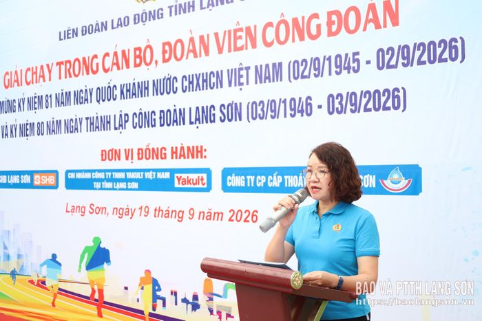 Lãnh đạo LĐLĐ tỉnh phát biểu khai mạc giải