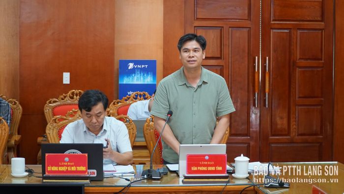 Lãnh đạo Văn phòng UBND tỉnh phát biểu tại cuộc họp