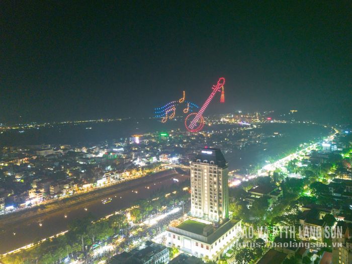 Màn trình diễn thiết bị bay (Drone Light Show) trong chương trình khai mạc lễ hội