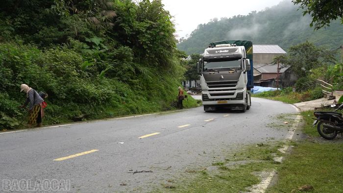 Duy tu, bảo dưỡng được thực hiện trong điều kiện tuyến đường vẫn đang khai thác, vì vậy yêu cầu an toàn đặt ra với cả người lao động và phương tiện qua lại.