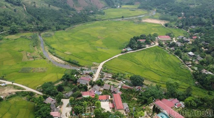 Thu nhập được nâng lên tạo sự đổi thay trong mỗi bản làng.