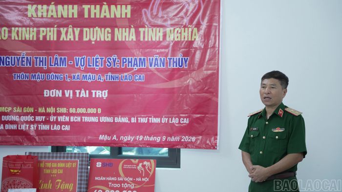 Trung tướng Trần Tấn Hùng - Phó Chủ tịch Hội Hỗ trợ gia đình liệt sĩ Việt Nam, phát biểu tại lễ bàn giao nhà tình nghĩa cho gia đình thân nhân liệt sĩ.
