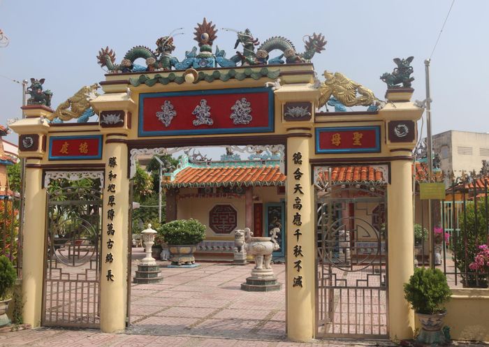 Chùa Bà Đức Sanh vẫn lưu giữ nhiều dấu ấn của kiến trúc dân gian truyền thống.