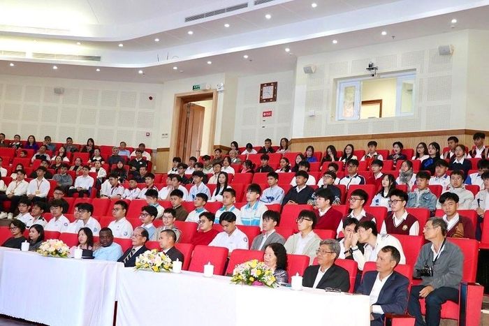 HSSV Lâm Đồng và các tỉnh khu vực Tây Nguyên, Khánh Hòa nhận học bổng Vallet trước thềm năm học mới 2026 - 2027