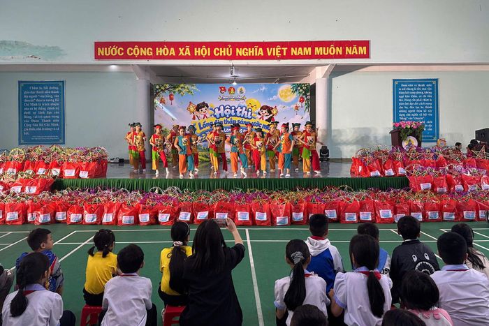 Các tiết mục văn nghệ đặc sắc trong chương trình Nghệ thuật “Lồng đèn thắp sáng ước mơ thiếu nhi Lâm Đồng”