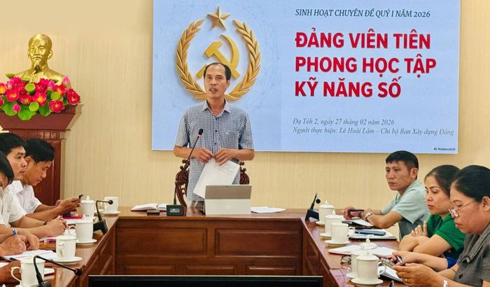 Đảng ủy xã Đạ Tẻh 2 thường xuyên tổ chức các buổi sinh hoạt chuyên đề về thực hiện chuyển đổi số cho các cán bộ, công chức, viên chức các cơ quan, đơn vị trên địa bàn