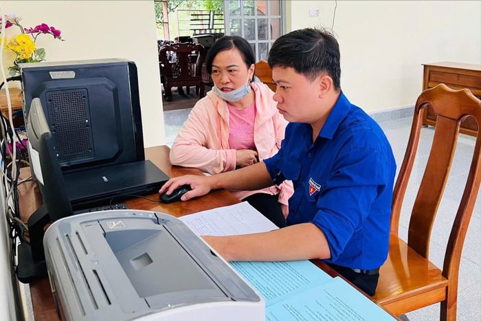 Xã Đạ Tẻh 2 đã thành lập đội hình thanh niên tình nguyện tham gia hỗ trợ người dân trong giải quyết các thủ tục hành chính