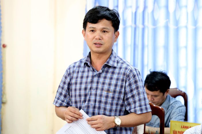 Bí thư Đảng ủy xã Quảng Sơn Châu Ngọc Lương báo cáo công tác hỗ trợ người dân vùng thiên tai