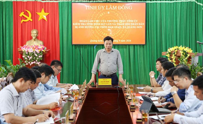 Đoàn công tác của đồng chí Lưu Văn Trung làm việc với xã Quảng Sơn