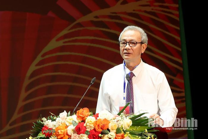 Đồng chí Trịnh Xuân Lộc, Phó Giám đốc Sở Văn hóa và Thể thao phát biểu khai mạc Liên hoan.